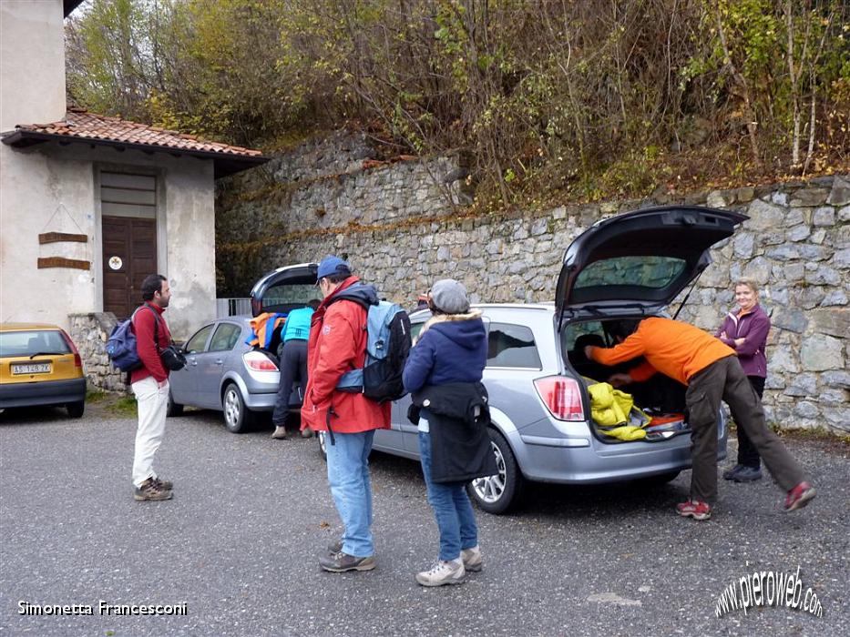 03 IL GRUPPO SI PREPARA.JPG